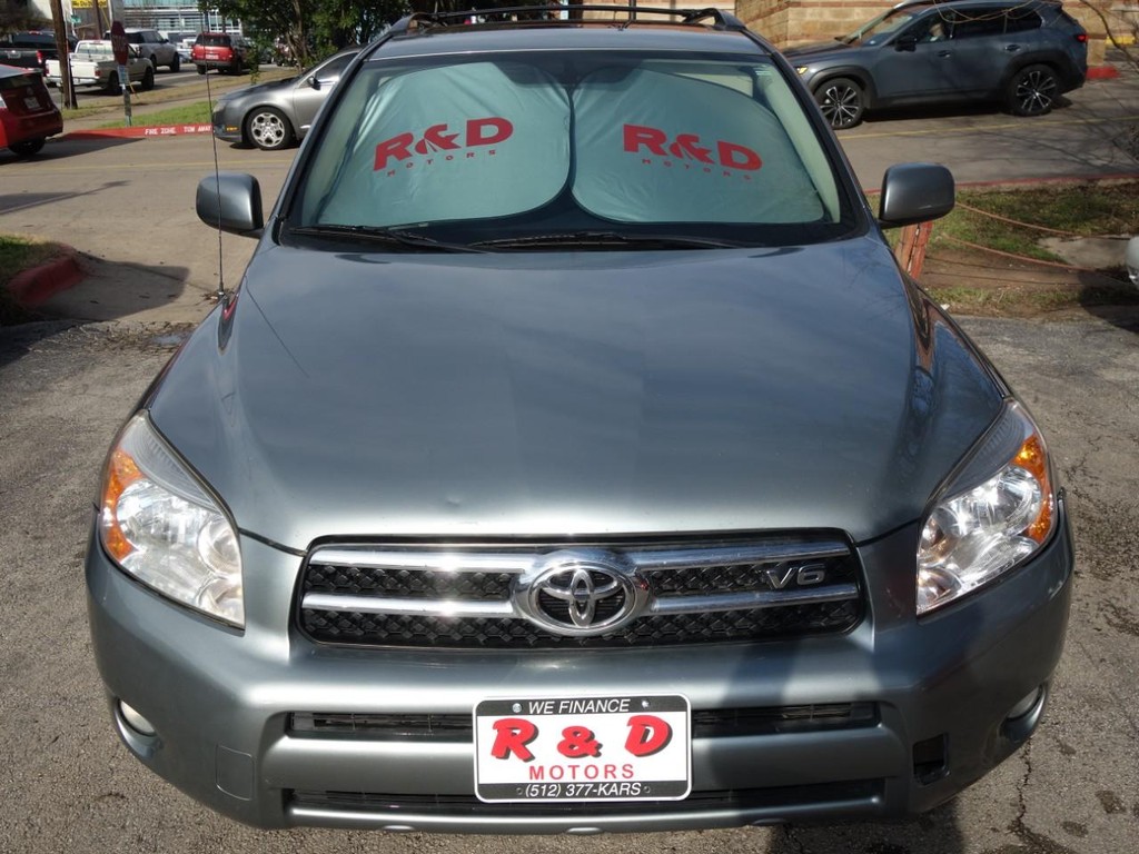 Toyota RAV4 Vehicle Full-screen Gallery Image 02