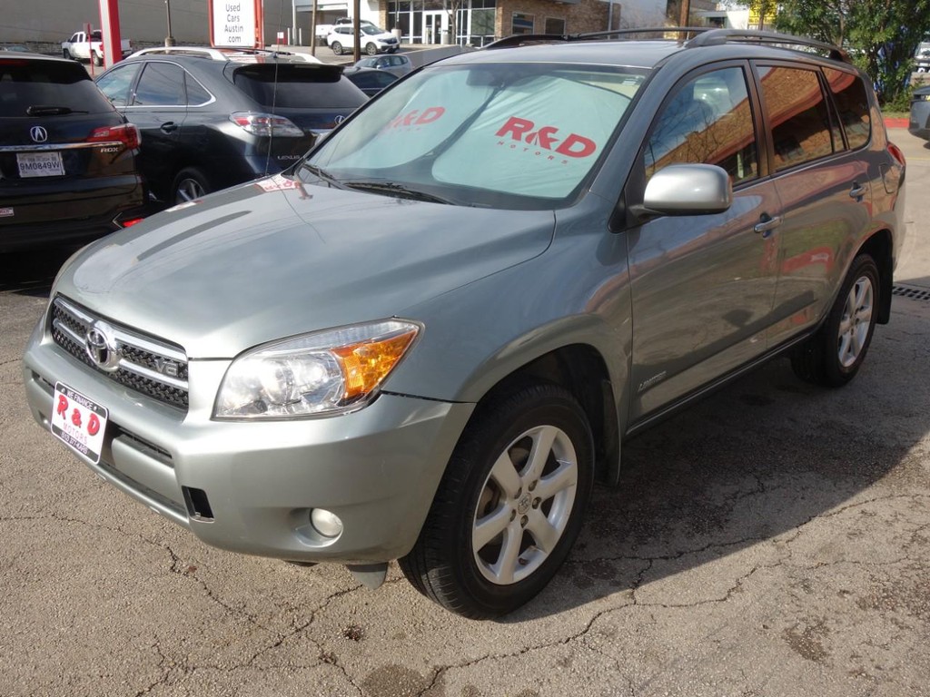 Toyota RAV4 Vehicle Full-screen Gallery Image 03
