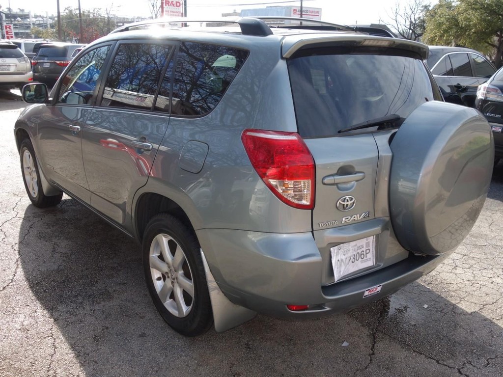 Toyota RAV4 Vehicle Full-screen Gallery Image 05