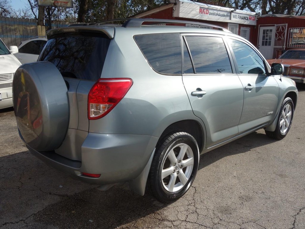 Toyota RAV4 Vehicle Full-screen Gallery Image 07