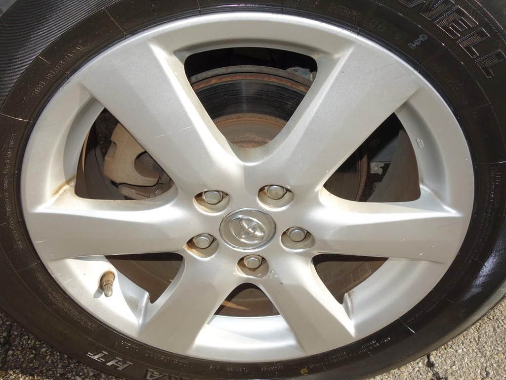 Toyota RAV4 Vehicle Full-screen Gallery Image 09