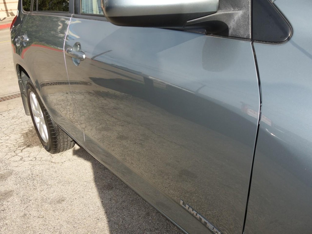 Toyota RAV4 Vehicle Full-screen Gallery Image 11