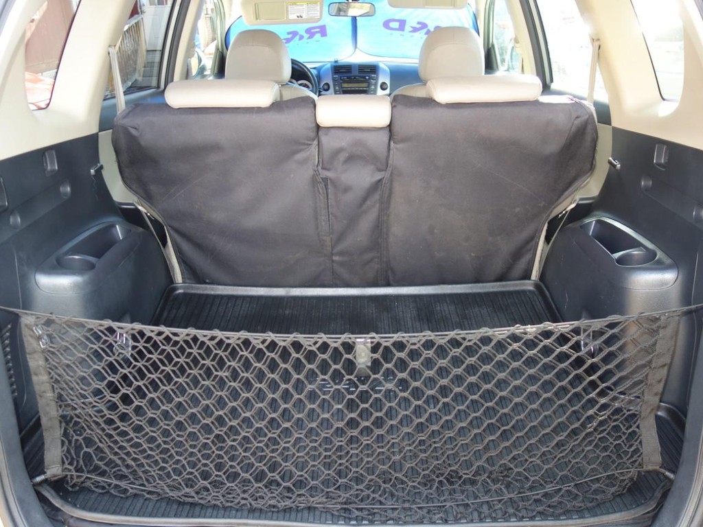 Toyota RAV4 Vehicle Full-screen Gallery Image 25