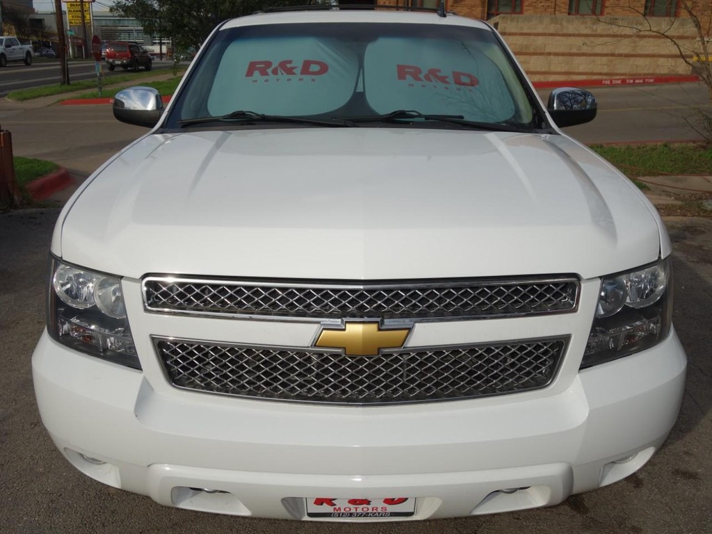 2013 Chevrolet Tahoe LT photo 2