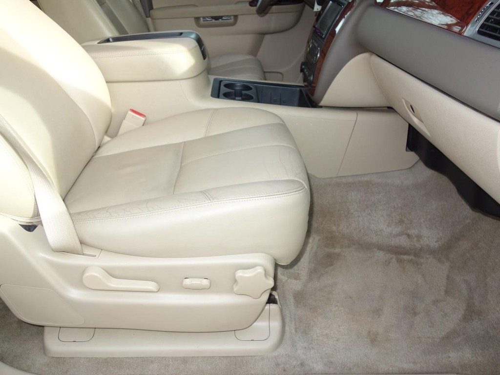 2013 Chevrolet Tahoe LT photo 22
