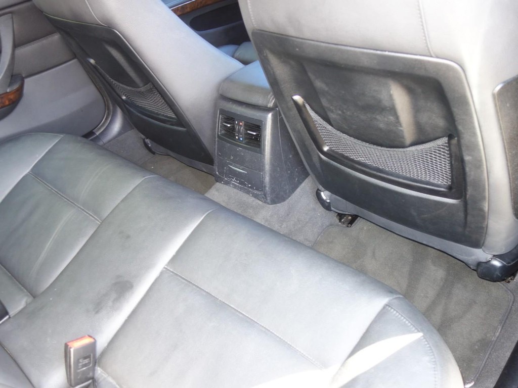 BMW 3 Series Vehicle Full-screen Gallery Image 20