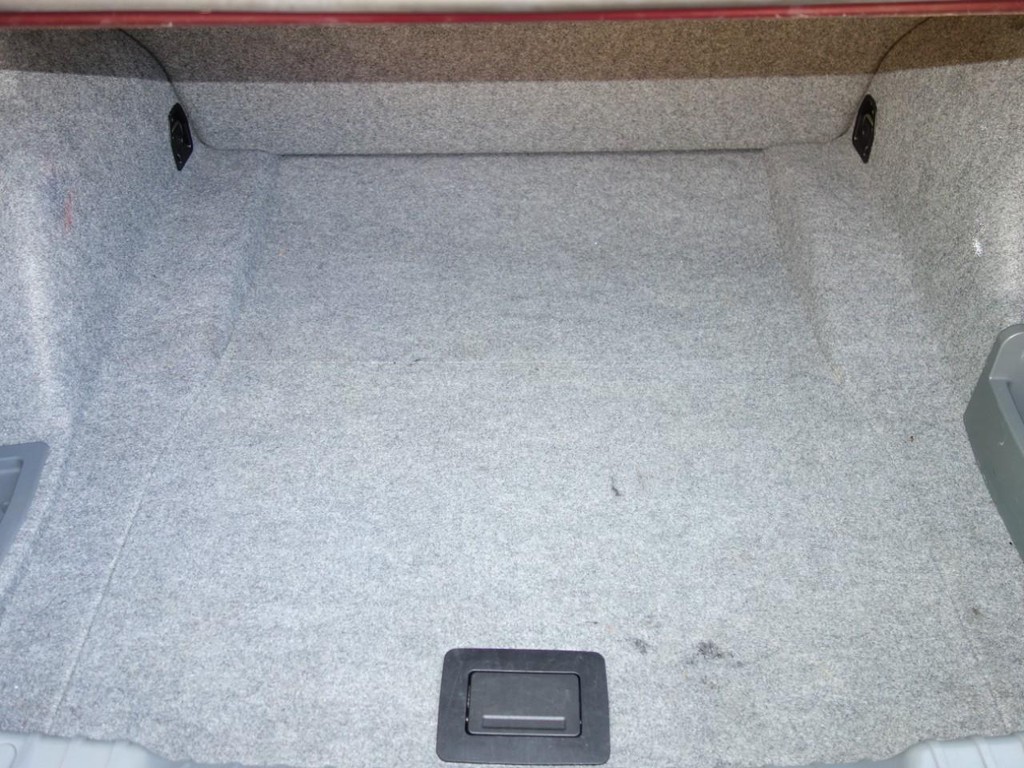 BMW 3 Series Vehicle Full-screen Gallery Image 22