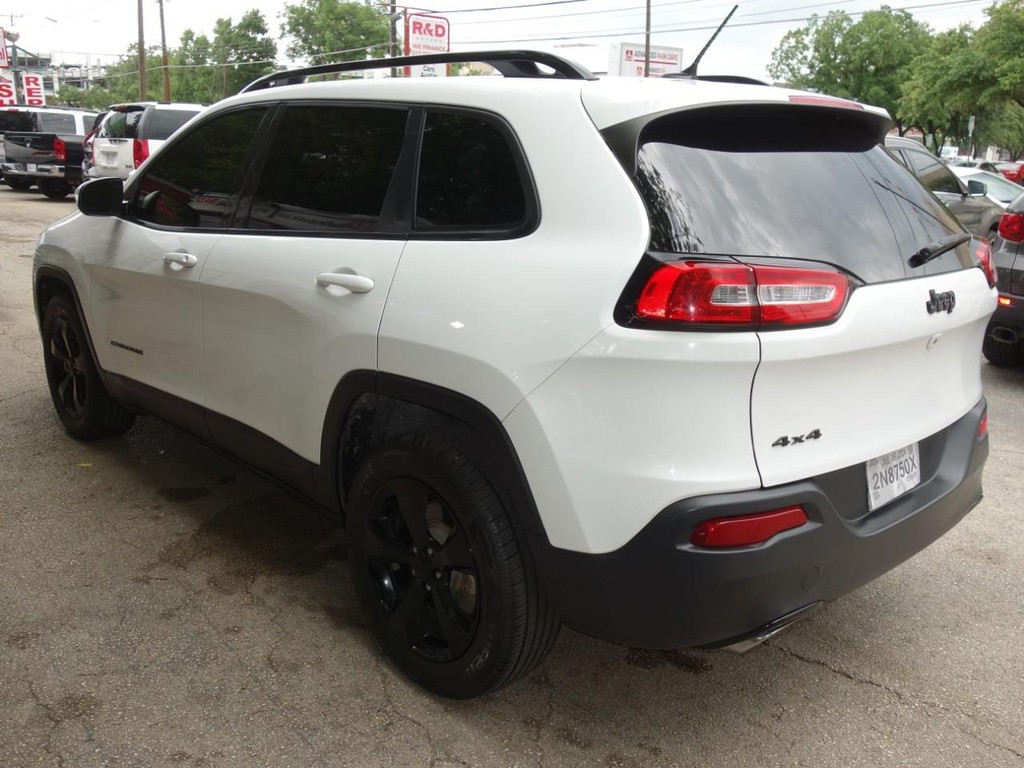 Jeep Cherokee Vehicle Full-screen Gallery Image 05