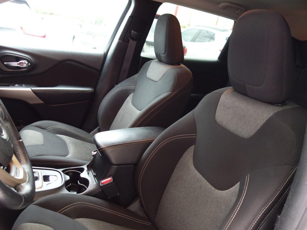 Jeep Cherokee Vehicle Full-screen Gallery Image 13
