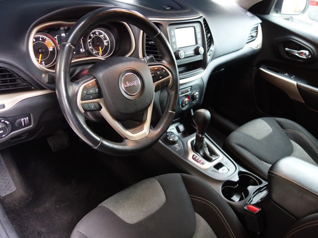 Jeep Cherokee Vehicle Full-screen Gallery Image 14
