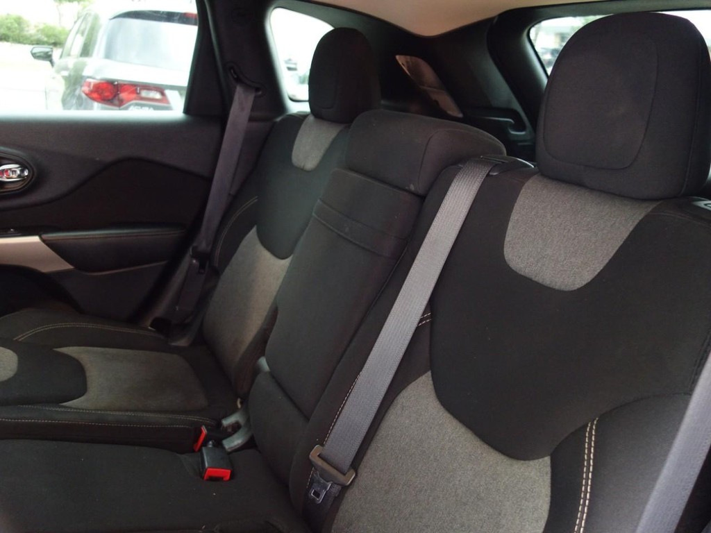 Jeep Cherokee Vehicle Full-screen Gallery Image 16