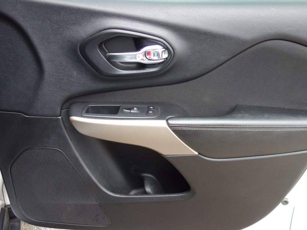 Jeep Cherokee Vehicle Full-screen Gallery Image 19
