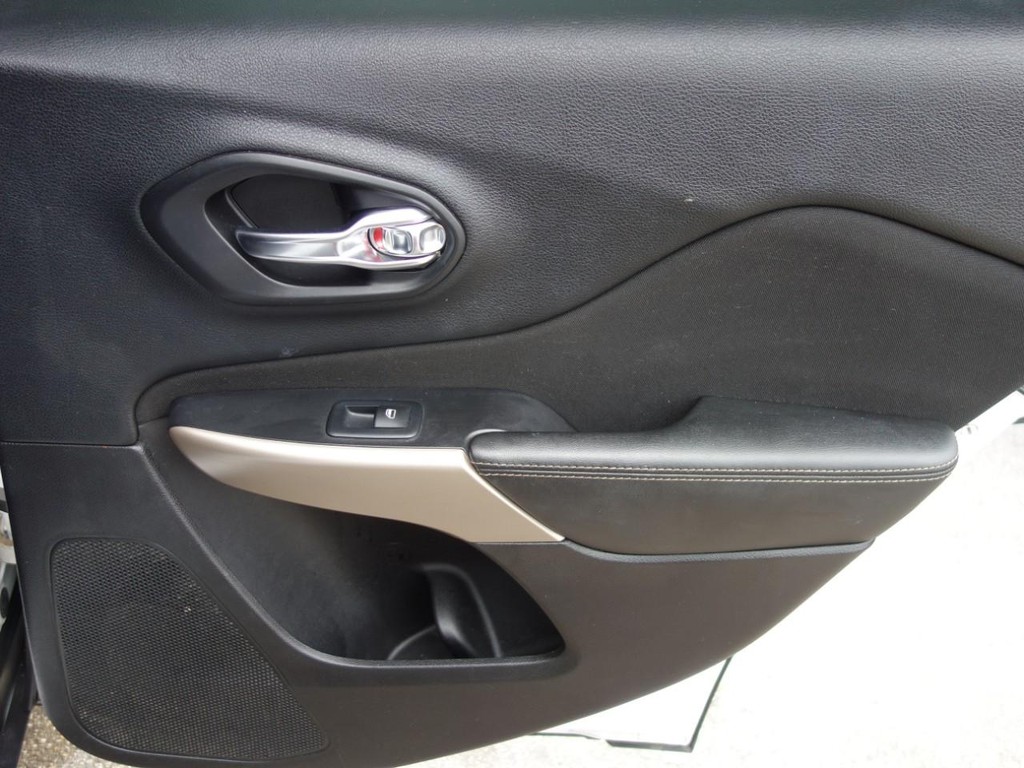 Jeep Cherokee Vehicle Full-screen Gallery Image 21