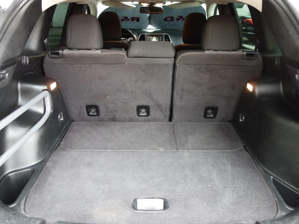 Jeep Cherokee Vehicle Full-screen Gallery Image 22
