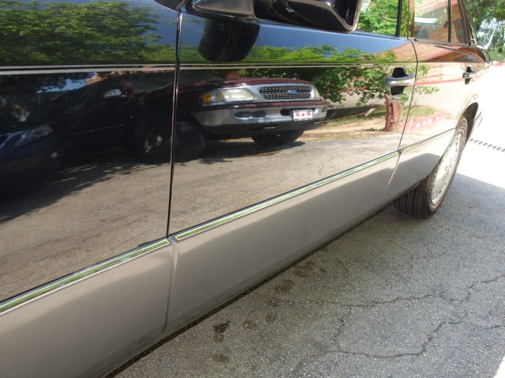 Mercedes-Benz 300 Series Vehicle Full-screen Gallery Image 10