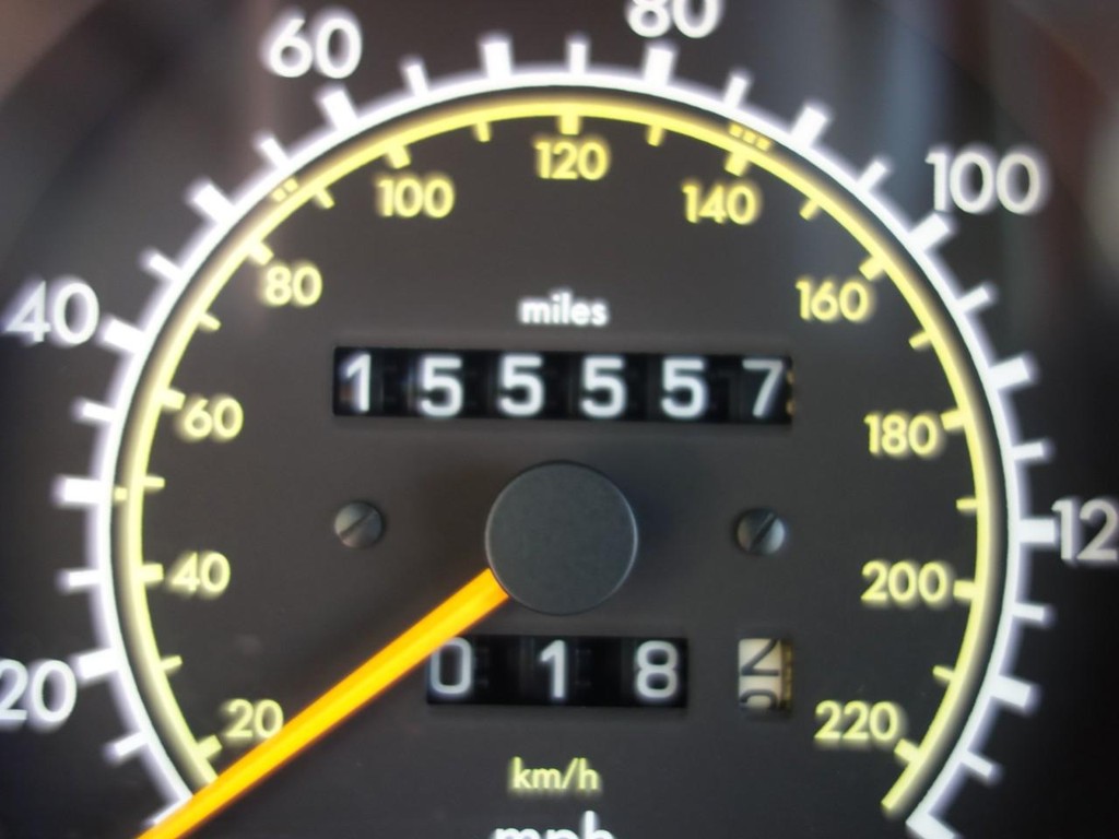 Mercedes-Benz 300 Series Vehicle Full-screen Gallery Image 12