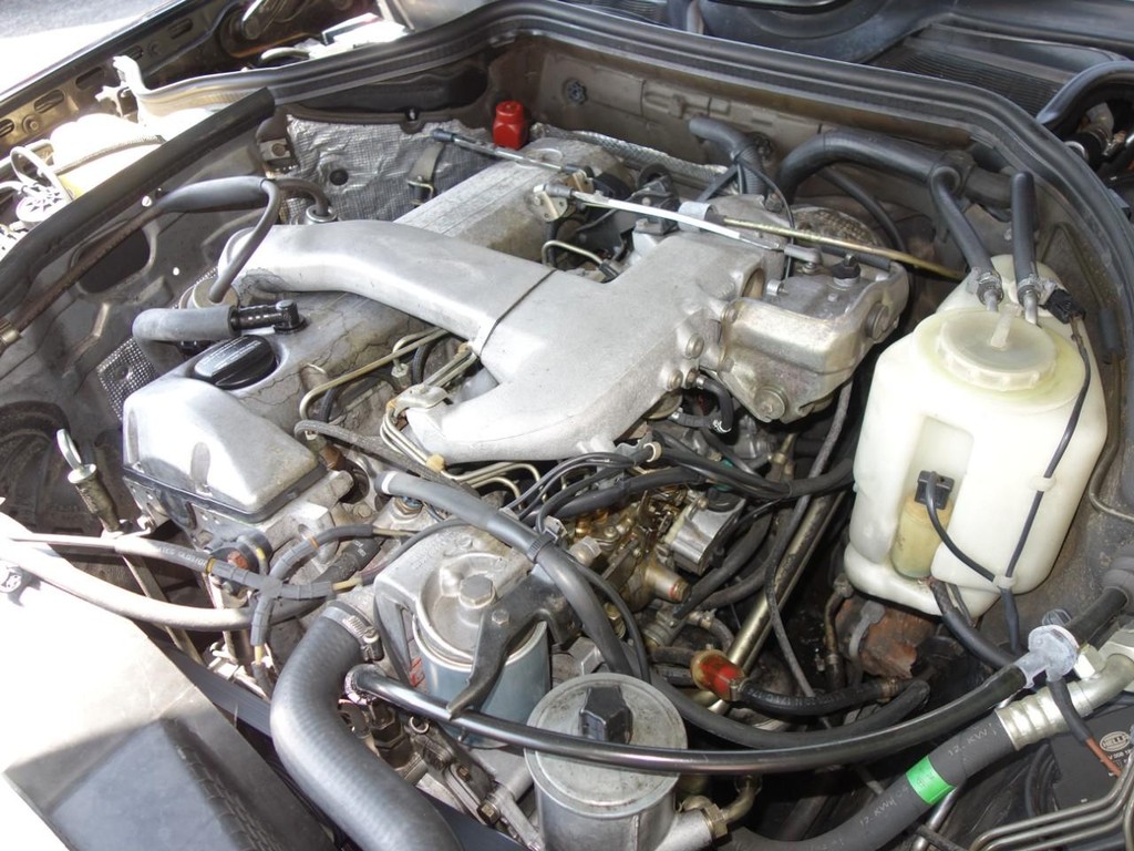 Mercedes-Benz 300 Series Vehicle Full-screen Gallery Image 28