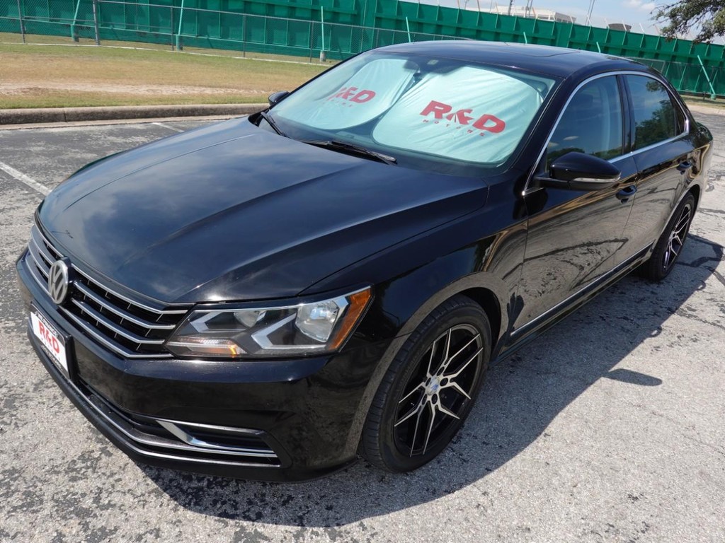 Volkswagen Passat Vehicle Full-screen Gallery Image 03