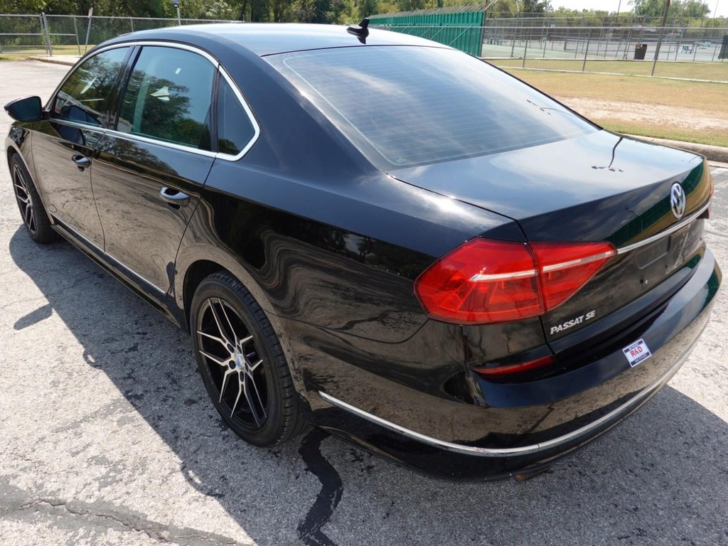 Volkswagen Passat Vehicle Full-screen Gallery Image 05