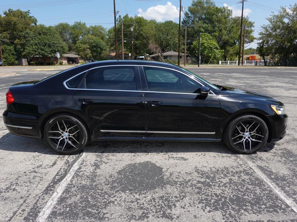 Volkswagen Passat Vehicle Full-screen Gallery Image 08