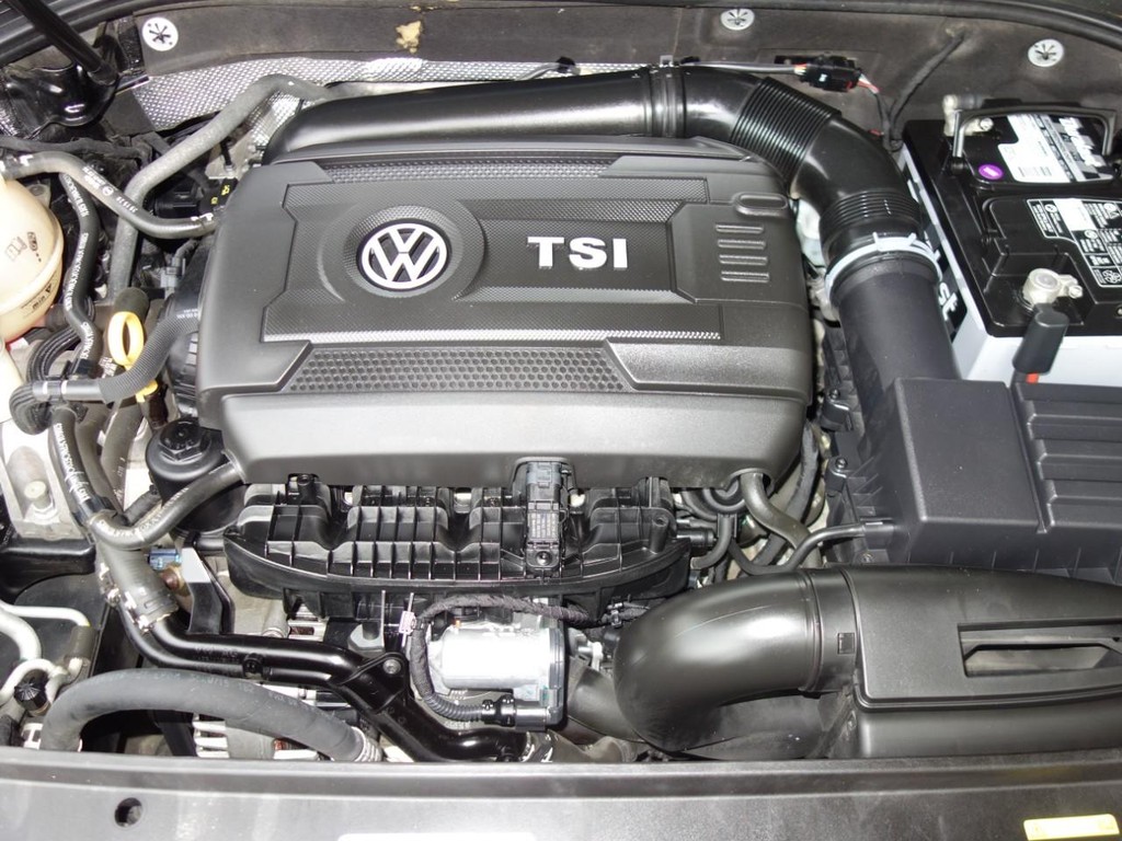 Volkswagen Passat Vehicle Full-screen Gallery Image 28