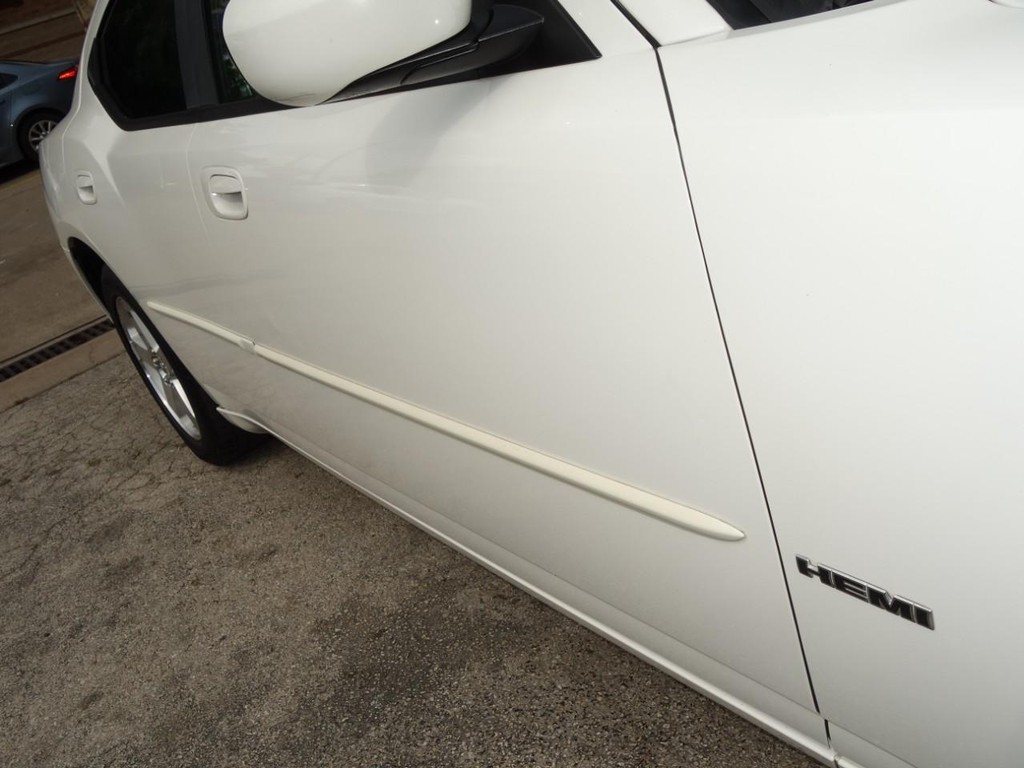 Dodge Charger Vehicle Full-screen Gallery Image 10