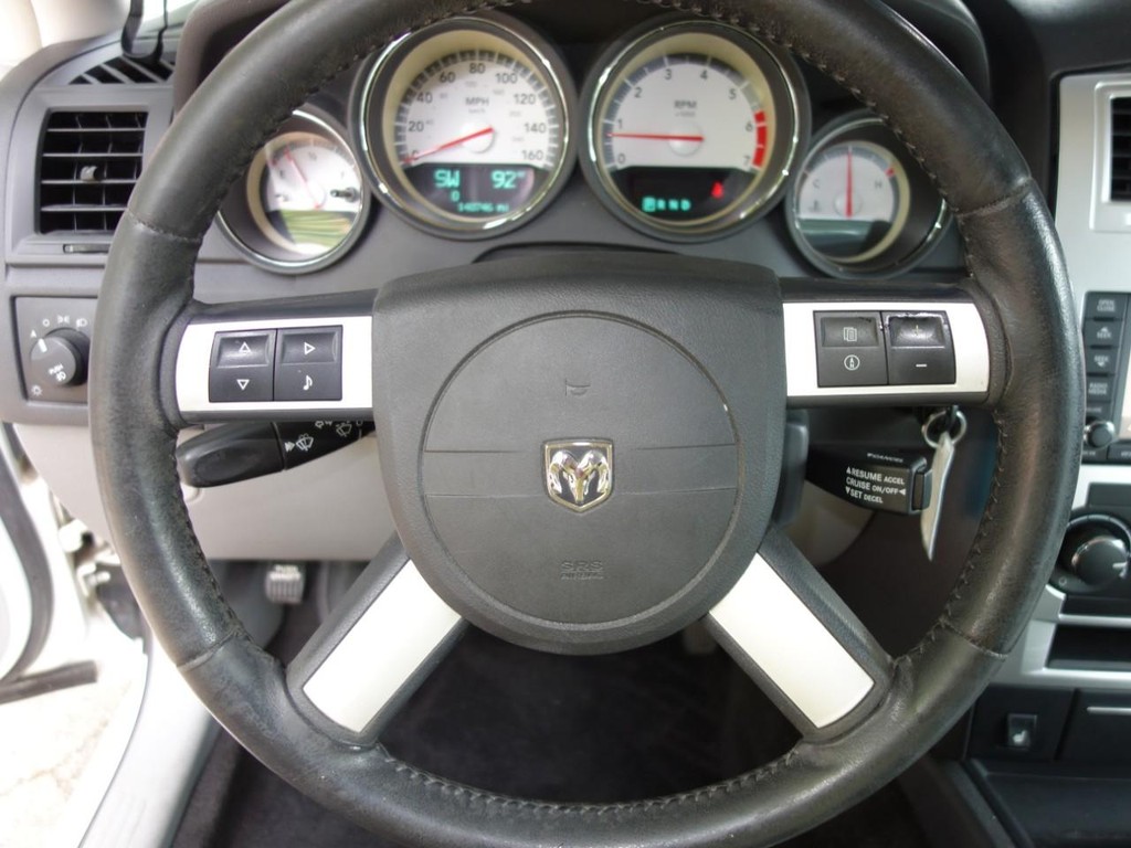 Dodge Charger Vehicle Full-screen Gallery Image 11