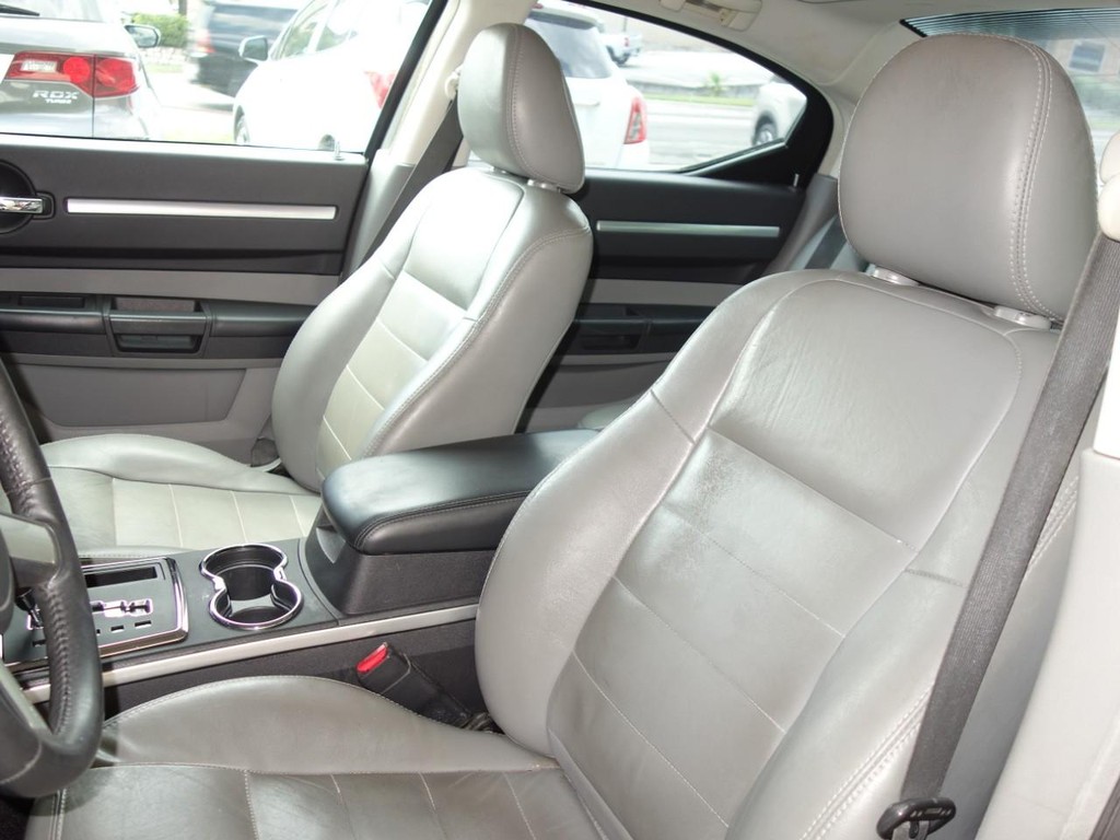 Dodge Charger Vehicle Full-screen Gallery Image 14