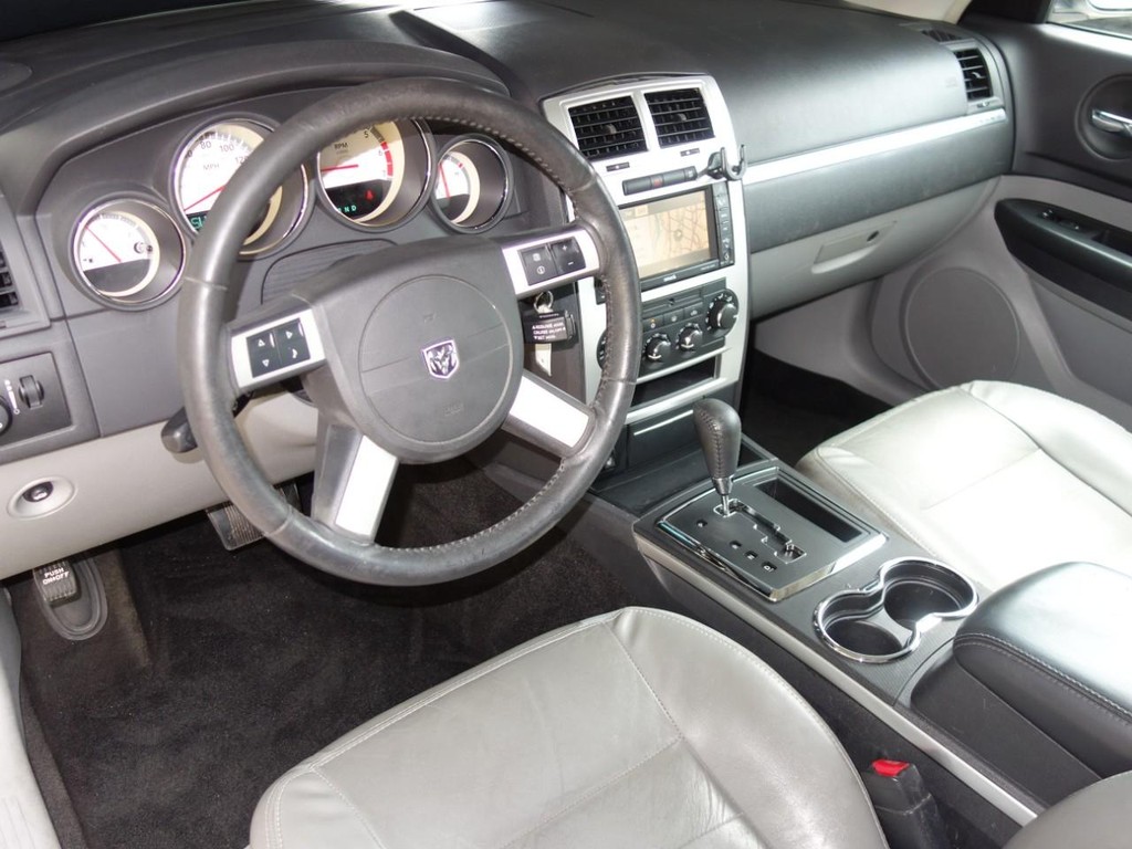 Dodge Charger Vehicle Full-screen Gallery Image 15