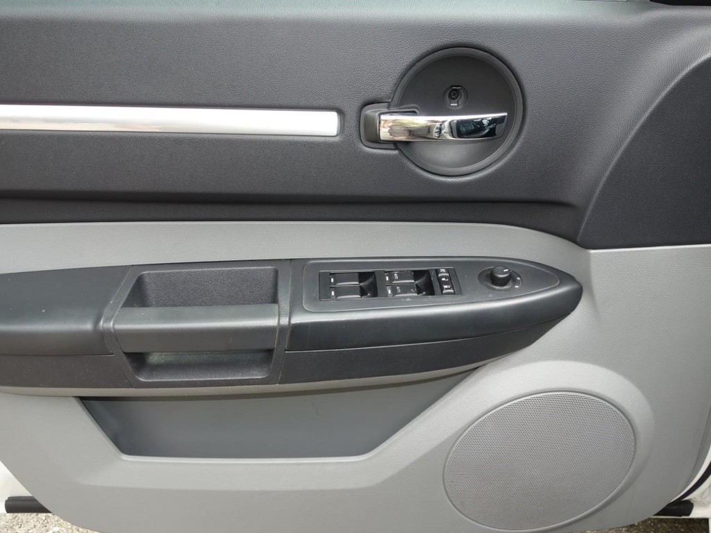 Dodge Charger Vehicle Full-screen Gallery Image 16