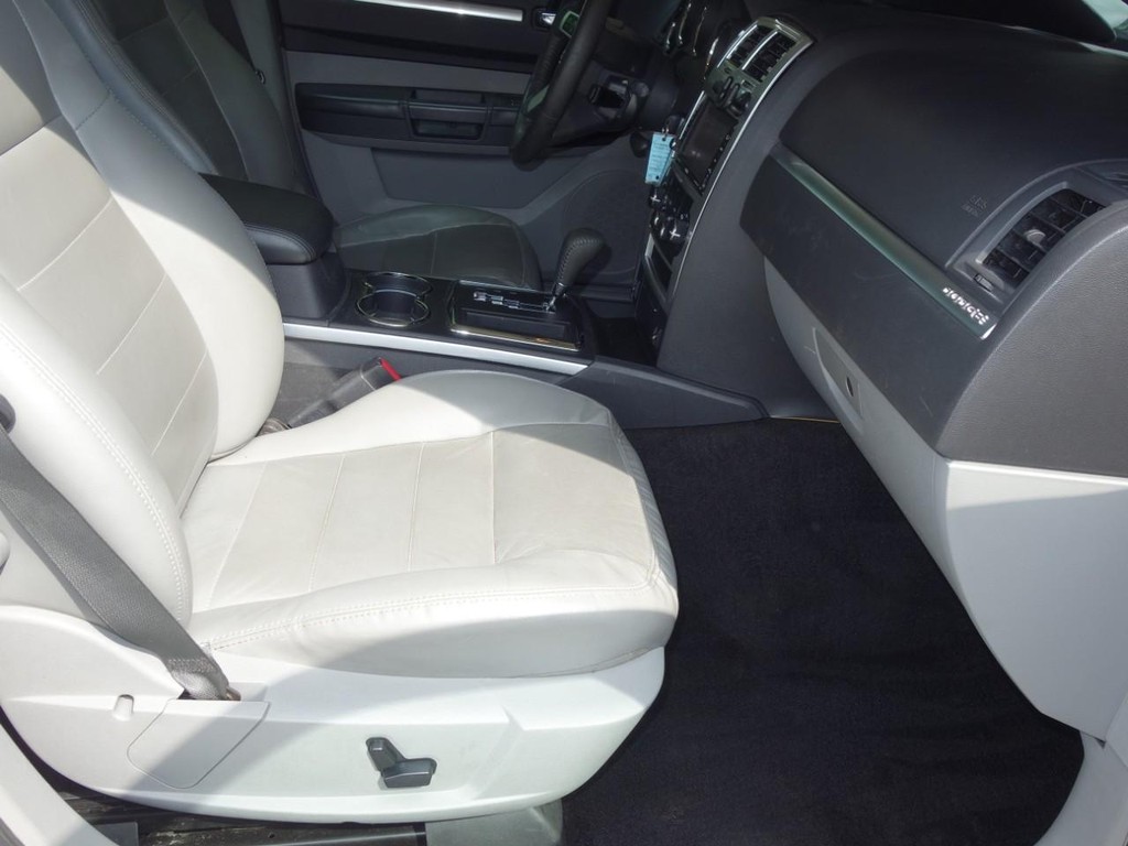 Dodge Charger Vehicle Full-screen Gallery Image 21