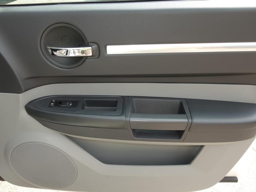 Dodge Charger Vehicle Full-screen Gallery Image 22