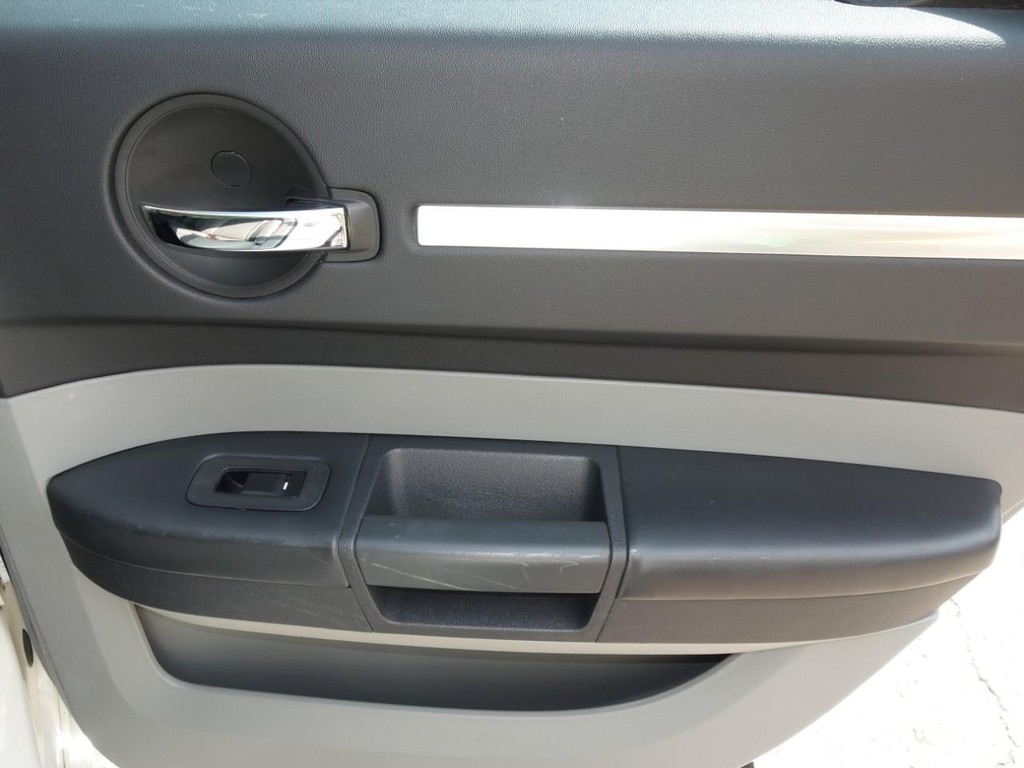 Dodge Charger Vehicle Full-screen Gallery Image 24