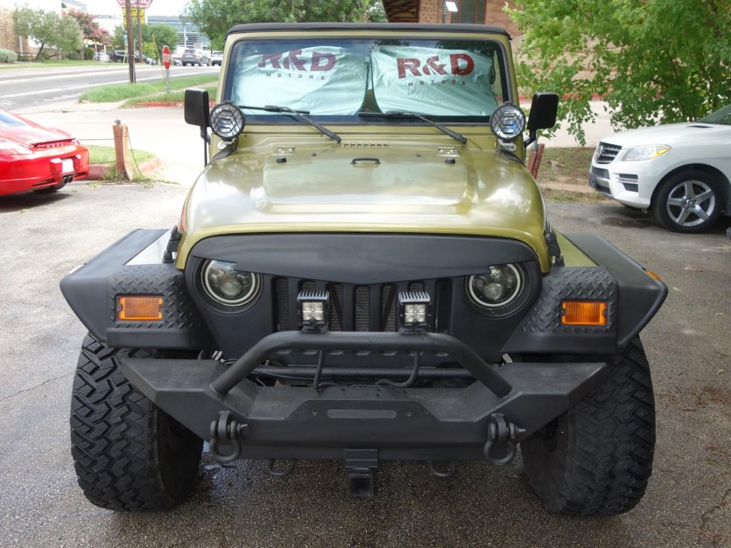 Jeep Wrangler Vehicle Full-screen Gallery Image 02