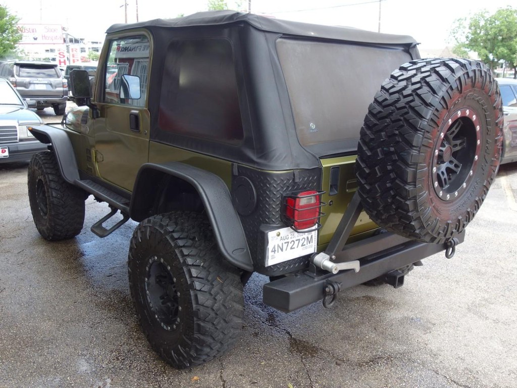 Jeep Wrangler Vehicle Full-screen Gallery Image 05
