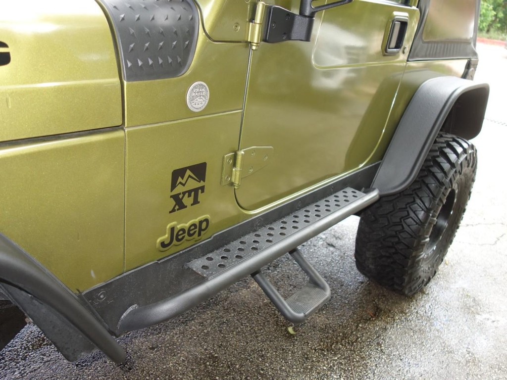 Jeep Wrangler Vehicle Full-screen Gallery Image 08