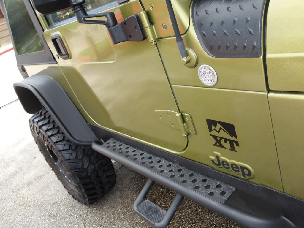 Jeep Wrangler Vehicle Full-screen Gallery Image 09