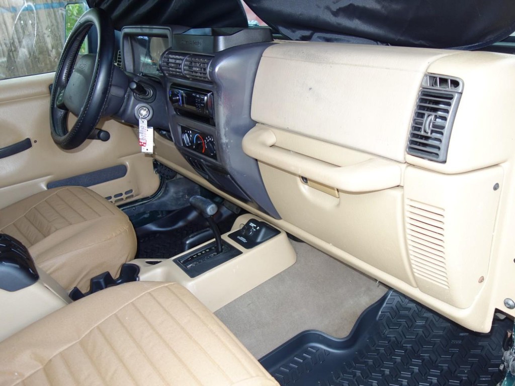 Jeep Wrangler Vehicle Full-screen Gallery Image 17