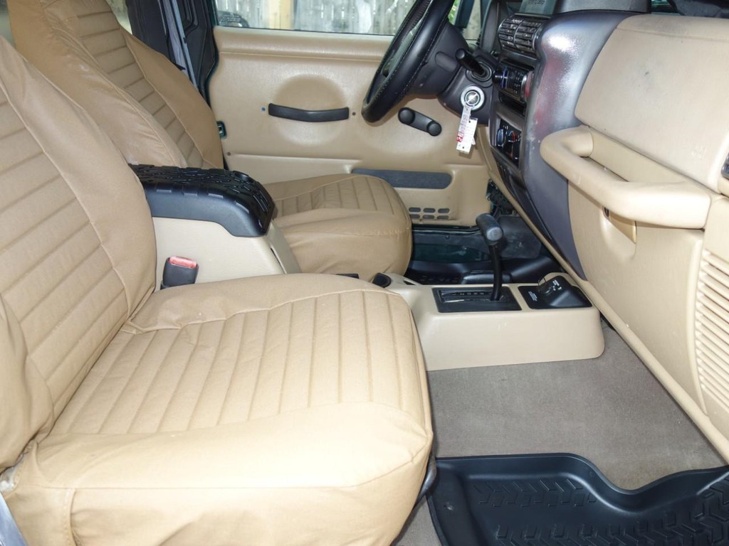 Jeep Wrangler Vehicle Full-screen Gallery Image 18