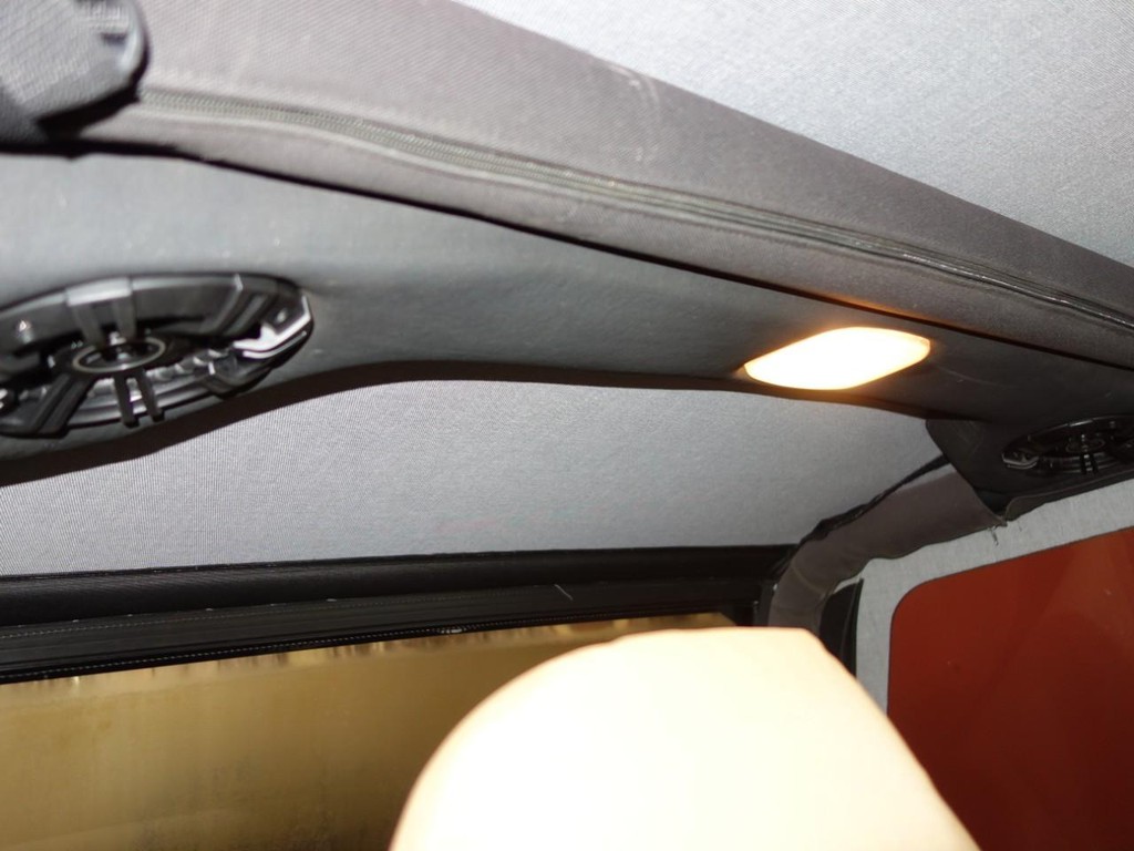 Jeep Wrangler Vehicle Full-screen Gallery Image 19