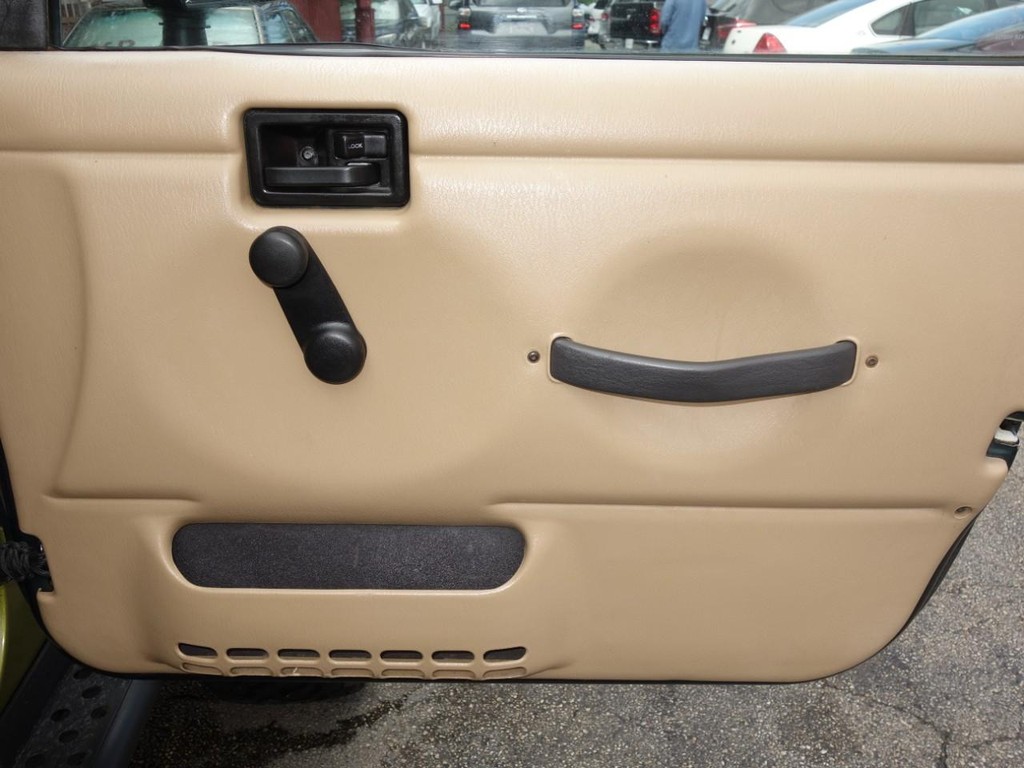 Jeep Wrangler Vehicle Full-screen Gallery Image 20