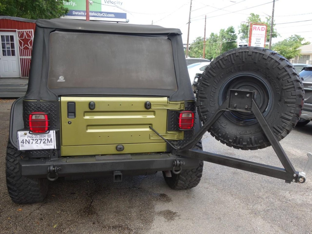 Jeep Wrangler Vehicle Full-screen Gallery Image 21