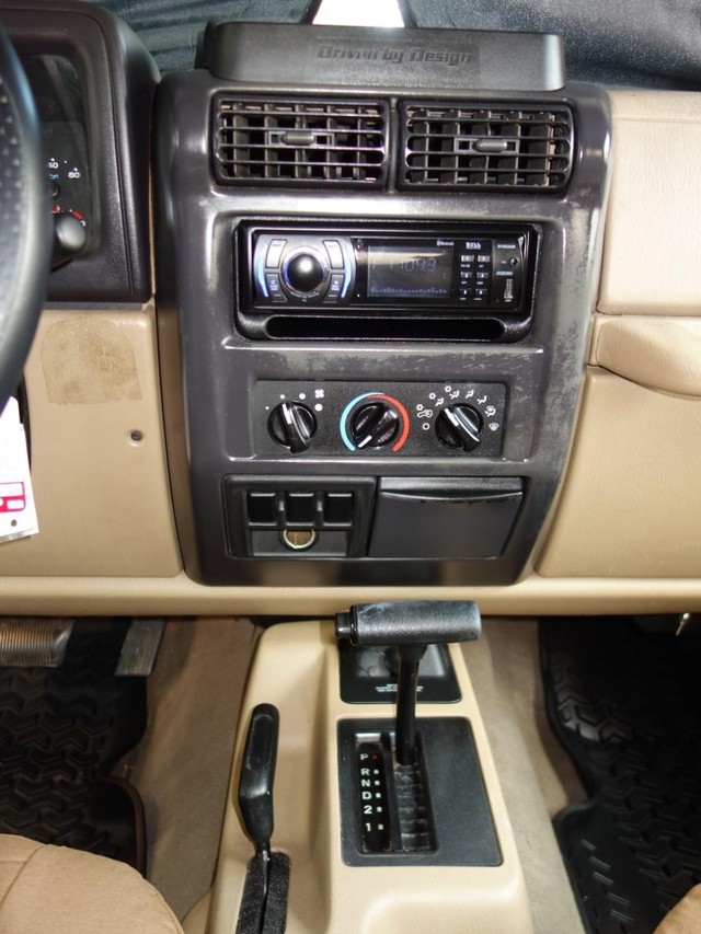 Jeep Wrangler Vehicle Full-screen Gallery Image 12