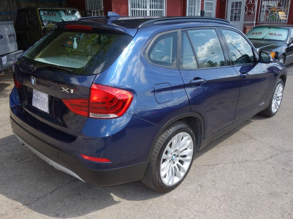 BMW X1 Vehicle Full-screen Gallery Image 07