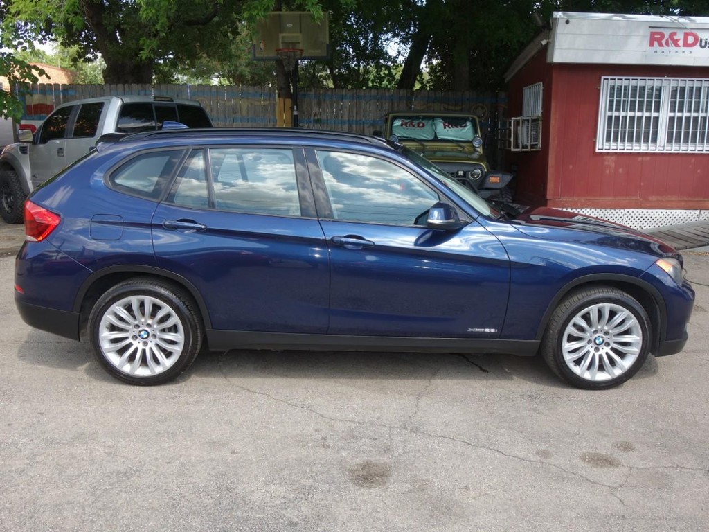 BMW X1 Vehicle Full-screen Gallery Image 08