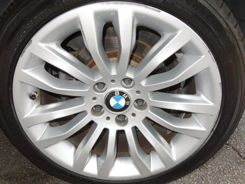 BMW X1 Vehicle Full-screen Gallery Image 09