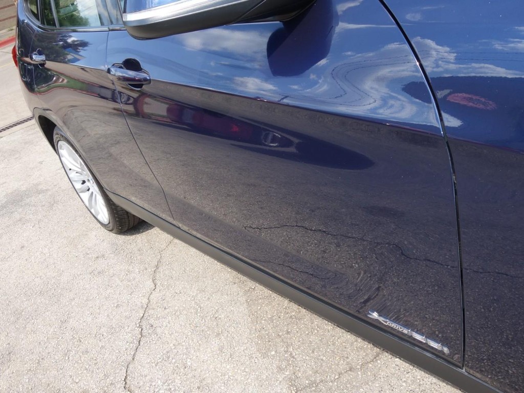 BMW X1 Vehicle Full-screen Gallery Image 11