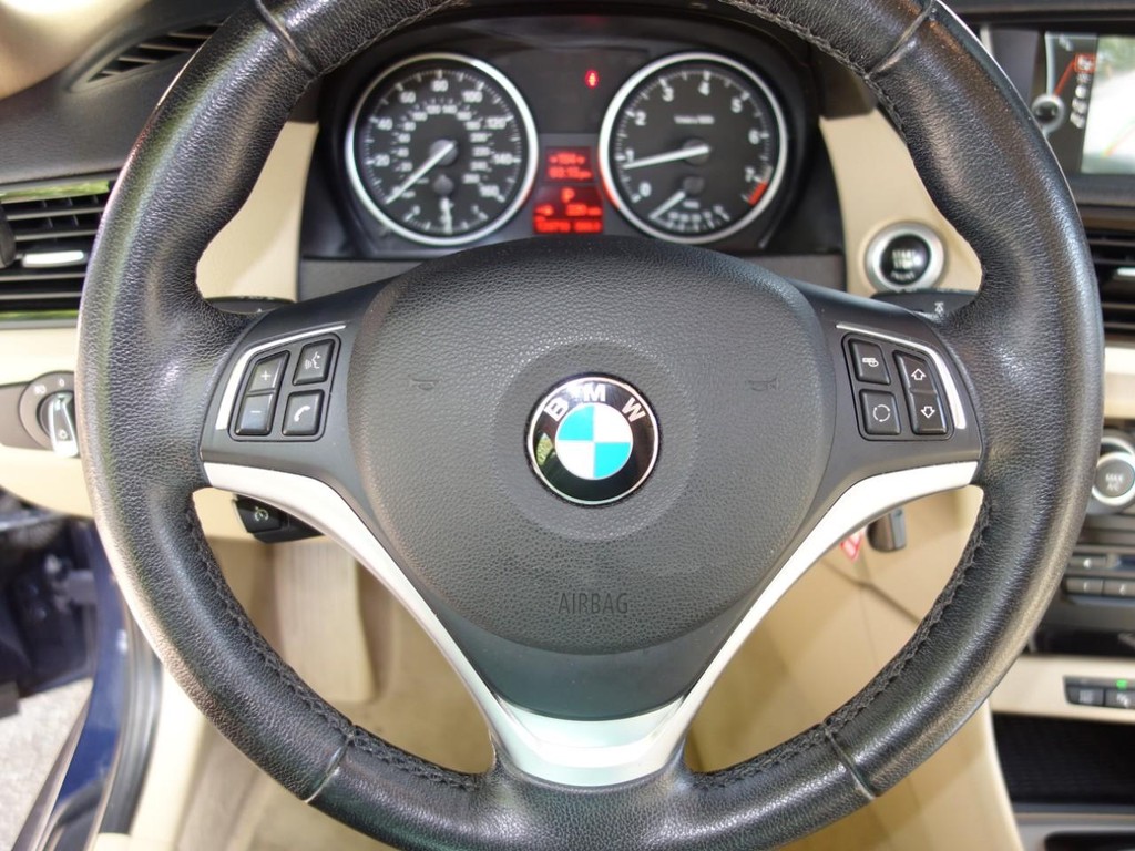 BMW X1 Vehicle Full-screen Gallery Image 12