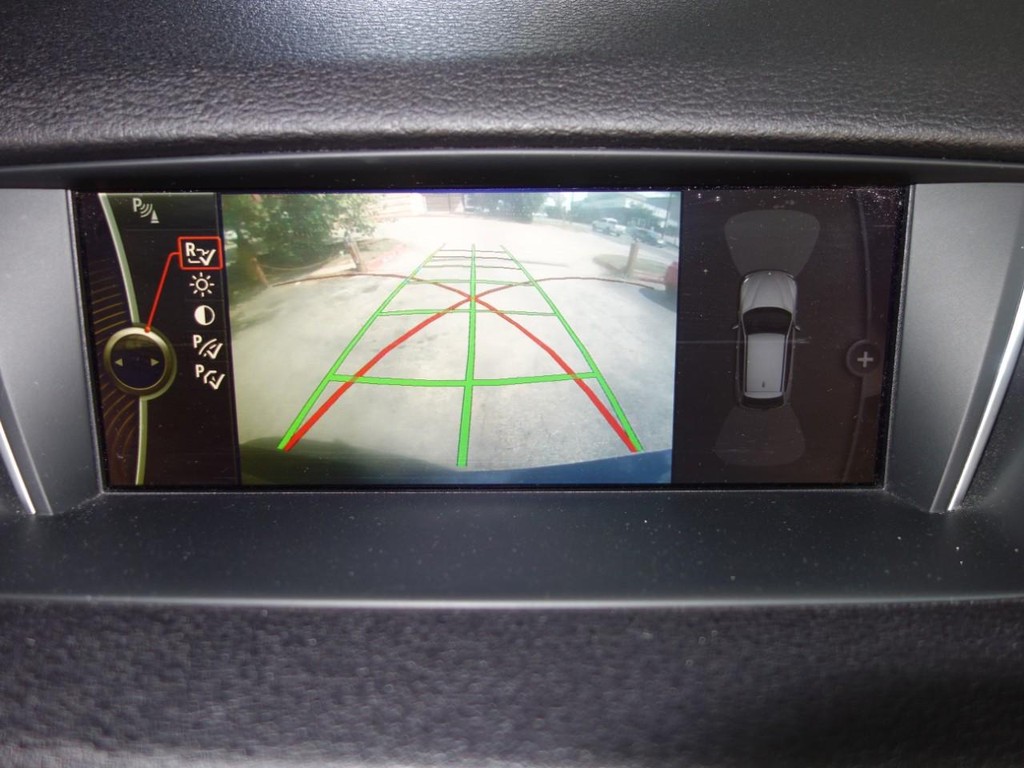 BMW X1 Vehicle Full-screen Gallery Image 14