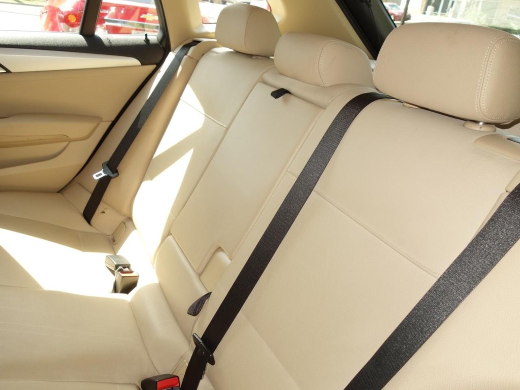 BMW X1 Vehicle Full-screen Gallery Image 19